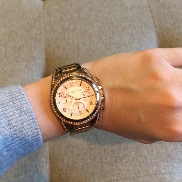 Michael Kors Rose Gold Watch - Picture 2 of 3